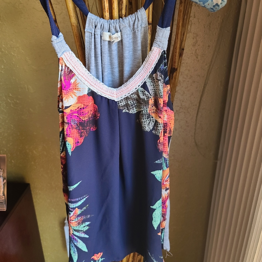 Rewind floral shirt! Size Small